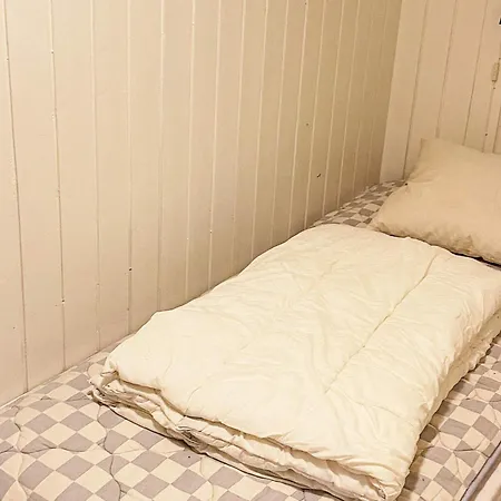 4 Person In Apartment *